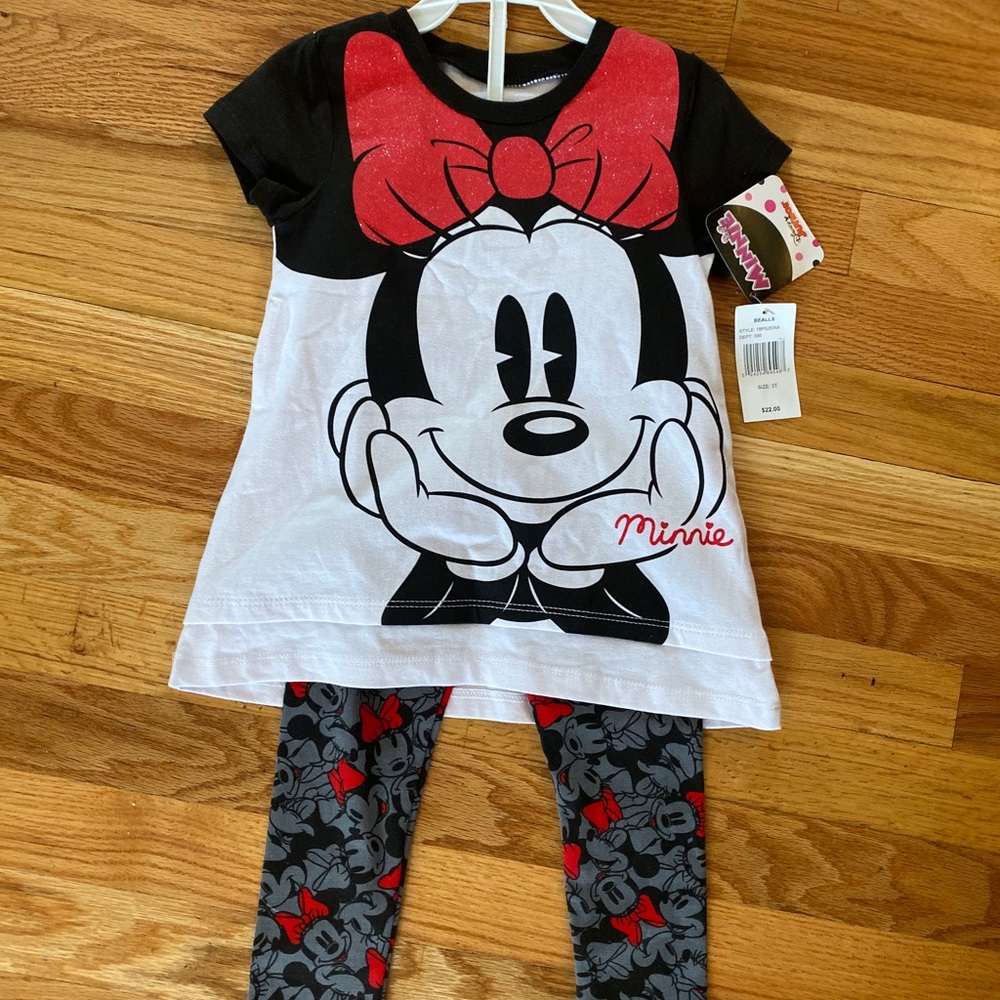 Short sleeve Minnie outfit. Never worn 3T